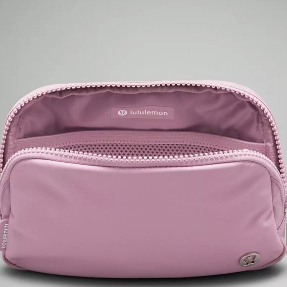 lululemon athletica Handbags - Everywhere Belt Bag